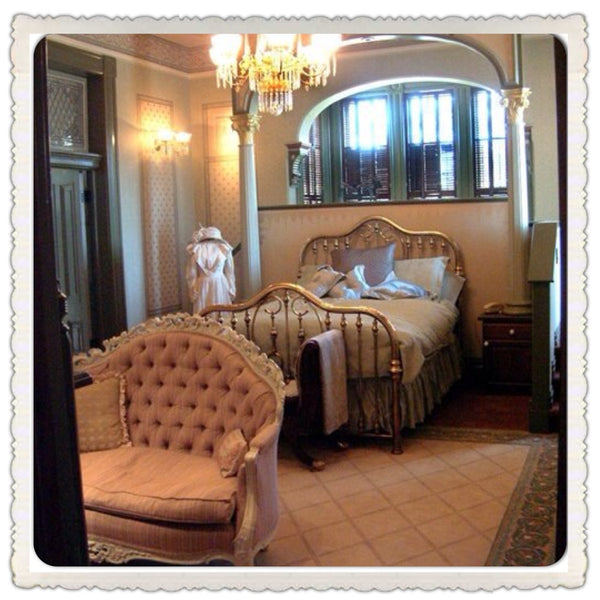 Richmond 6 - 6 Light Chandelier - 34" x 38"